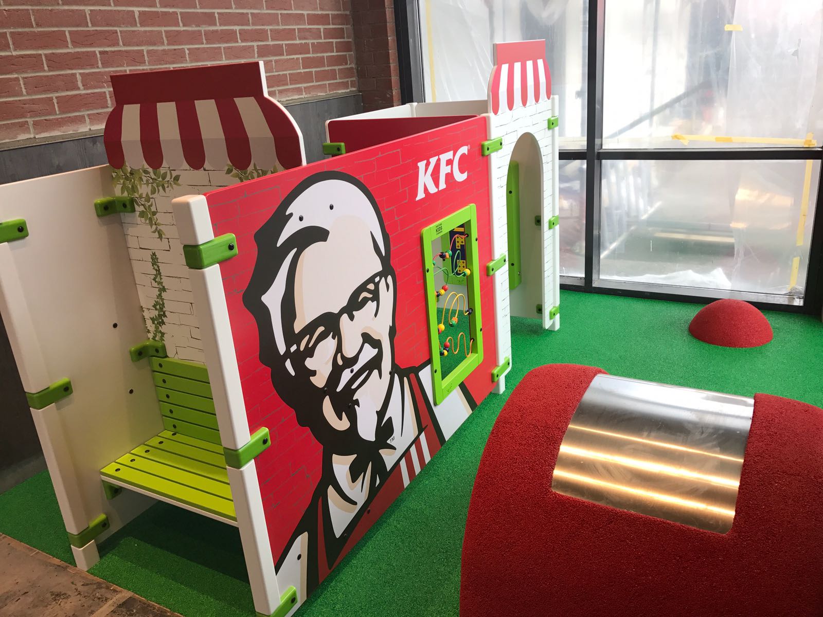 Σύστημα αναπαραγωγής KFC στο εστιατόριο