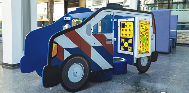 Politiebus voor kinderen bij politiebureau Maastricht Politiebus voor kinderen bij politiebureau Maastricht