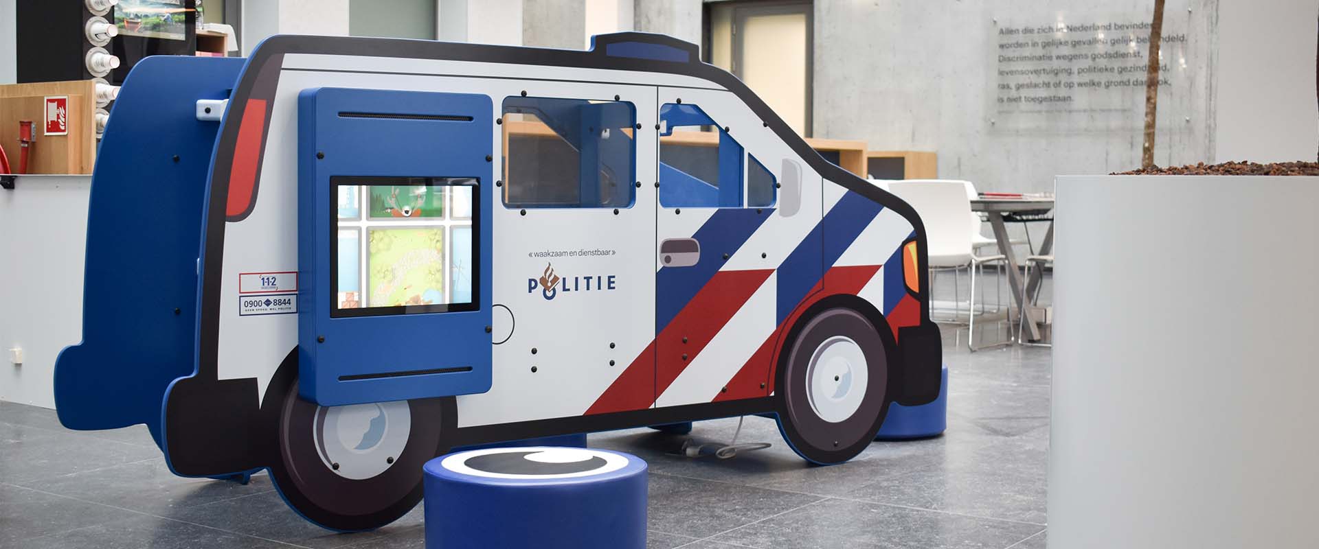 Politie Maastricht speelbus politiebus voor kinderen Politie Maastricht speelbus politiebus voor kinderen