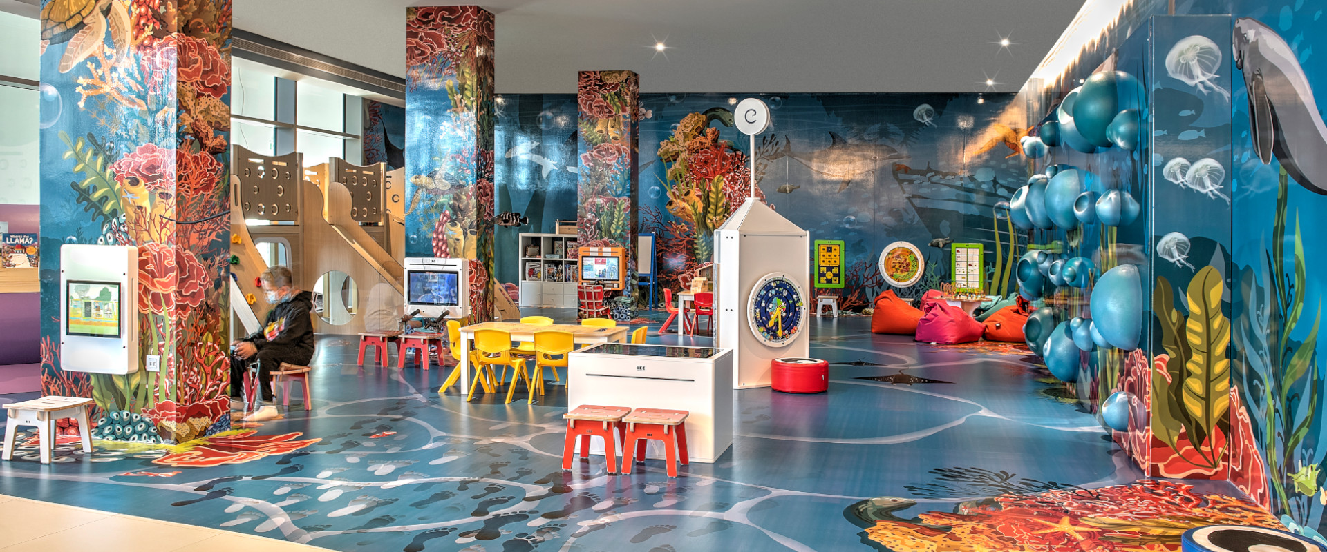 Een kinderspeelhoek met een thema van het zeeleven voor inspiratie Een kinderspeelhoek met een thema van het zeeleven voor inspiratie